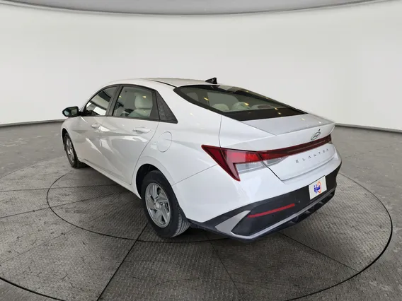 Hyundai Elantra Smart 2024 