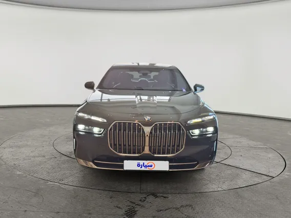 بي ام دبليو الفئة السابعة 735i 2023 