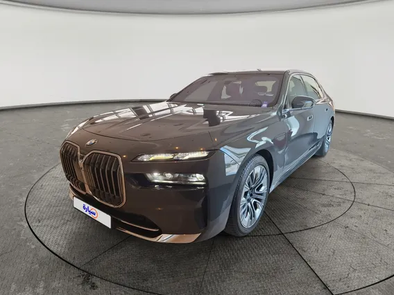 بي ام دبليو الفئة السابعة 735i 2023 