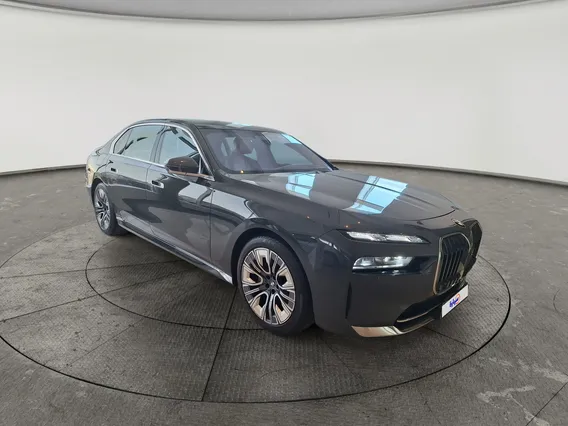 بي ام دبليو الفئة السابعة 735i 2023 