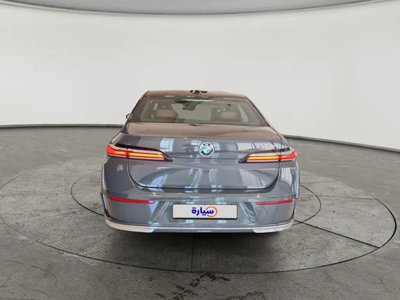 بي ام دبليو الفئة السابعة 735i 2023 