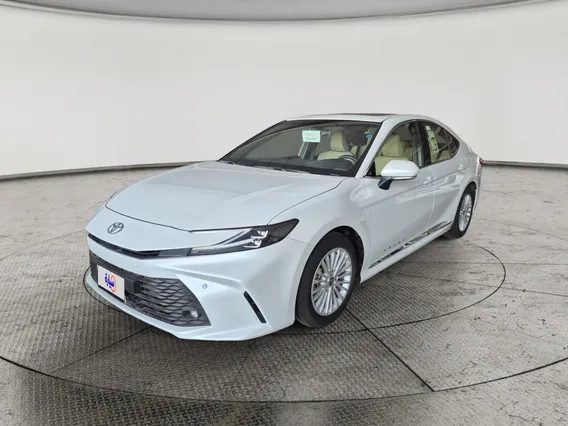 Toyota Camry  LE 2025 