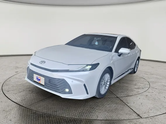 Toyota Camry  LE 2026 