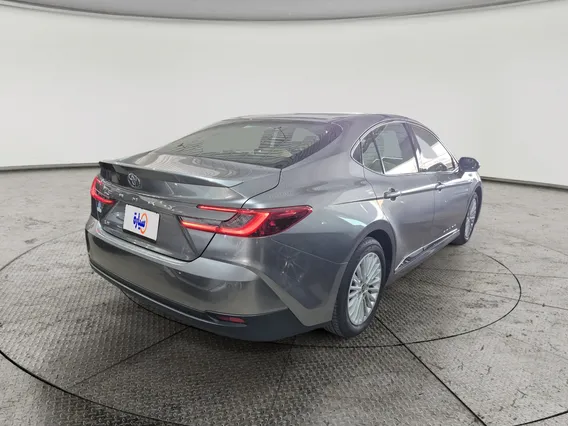Toyota Camry  LE 2025 