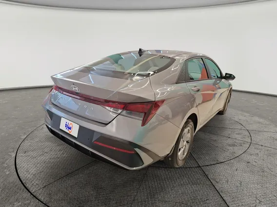 Hyundai Elantra Smart 2024 