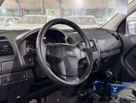Isuzu D-max Regular Cab أجناب 2026 