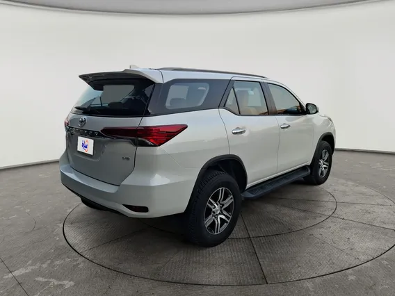 Toyota Fortuner VX 2023 دبل