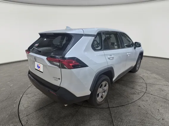 Toyota RAV4 LE 2024 