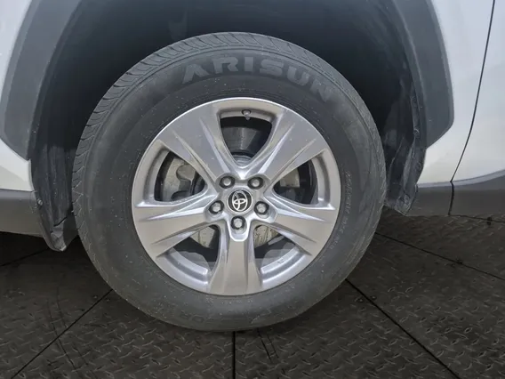 Toyota RAV4 LE 2024 