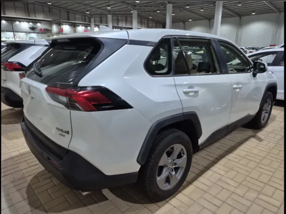 Toyota RAV4 LE 2023 