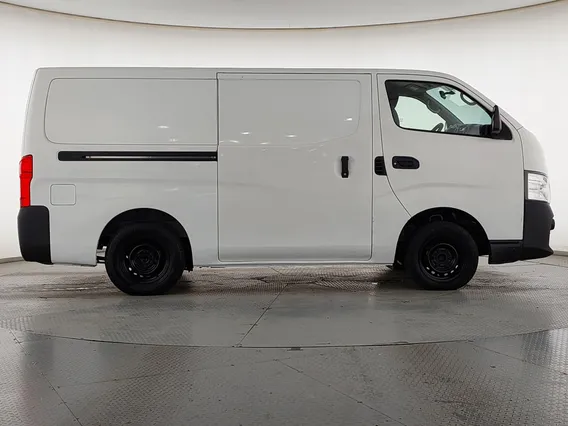 نيسان باص اورفان بضاعة 2021 