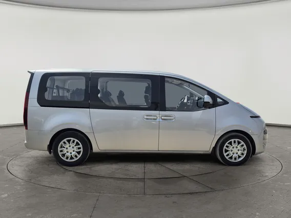 Hyundai Staria Smart 9 ST 2024 