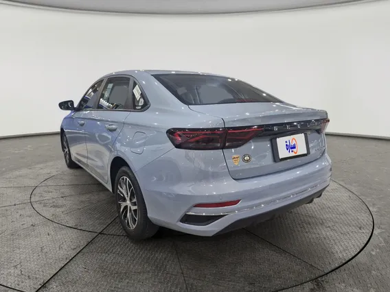 Geely Emgrand GS 2025 