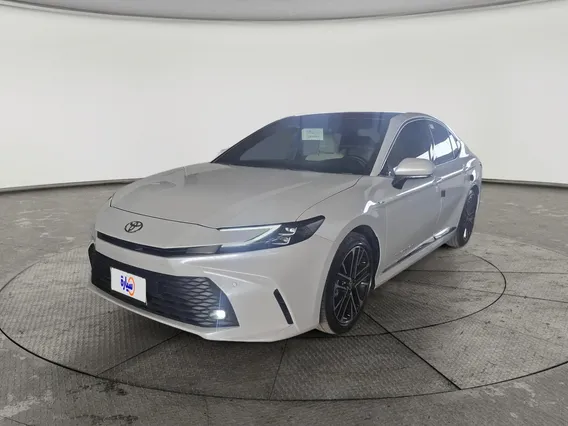 Toyota Camry  LE HEV 2025 
