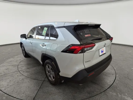 Toyota RAV4 LE 2025 