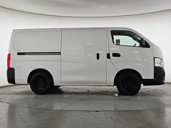 Nissan Urvan MT Des بضاعه 2021 