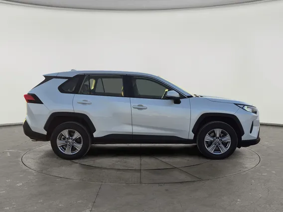 Toyota RAV4 LE 2024 