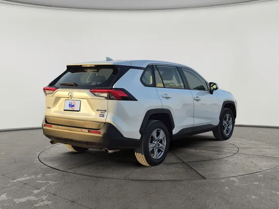 Toyota RAV4 LE 2024 