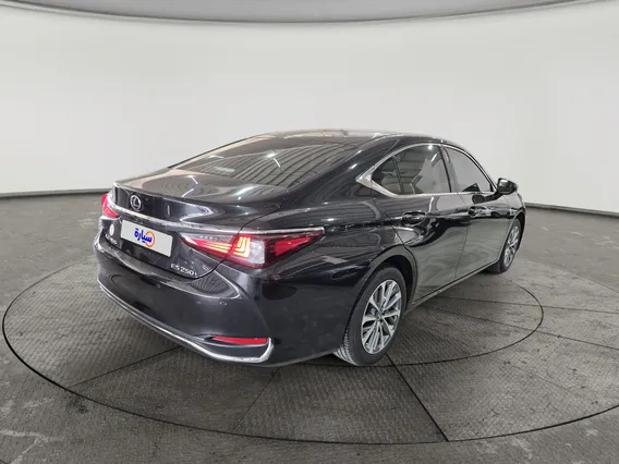 Lexus ES 250 2025 