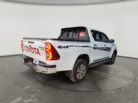 Toyota Hilux SR5 2023 دبل