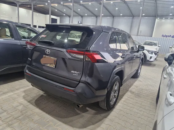 Toyota RAV4 LE 2024 