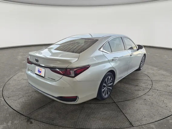 Lexus ES 300 H 2024 
