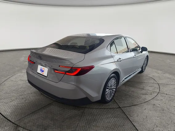 Toyota Camry  LE 2026 