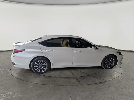 Lexus ES 300 H 2023 