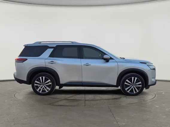 Nissan Pathfinder SV 2022 