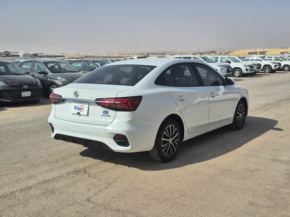 ام جي 5 ستاندر الشكل الجديد 2025 