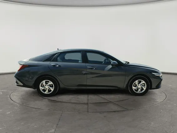 Hyundai Elantra Smart 2024 