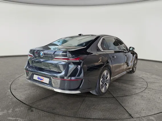 بي ام دبليو الفئة السابعة 735i 2024 