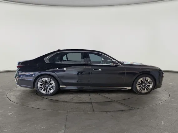 BMW 7 Series 735i 2024 