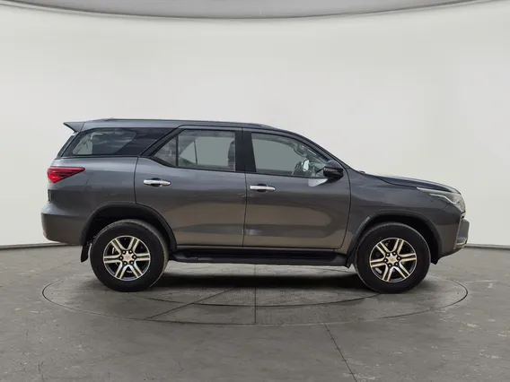 Toyota Fortuner GX2 4x4 Diesel 2023 دبل
