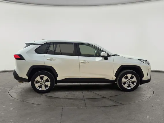 Toyota RAV4 LE 2021 