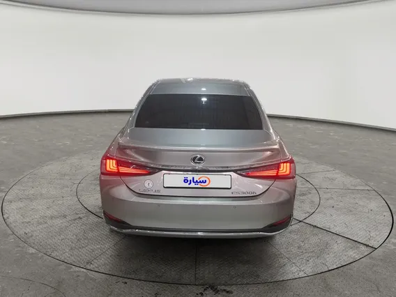 Lexus ES 300 H 2025 