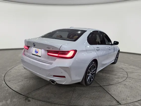 BMW 3 Series 320i  2024 
