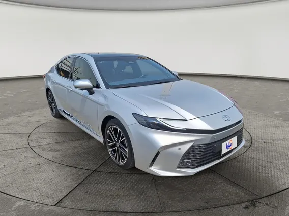 Toyota Camry  lumiere 2026 