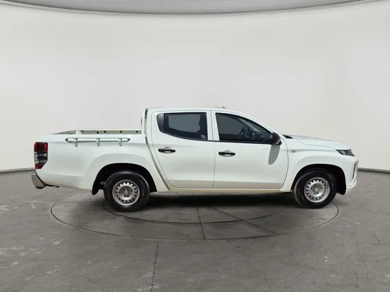 Mitsubishi L200 DC 4x2 Diesel 2023 