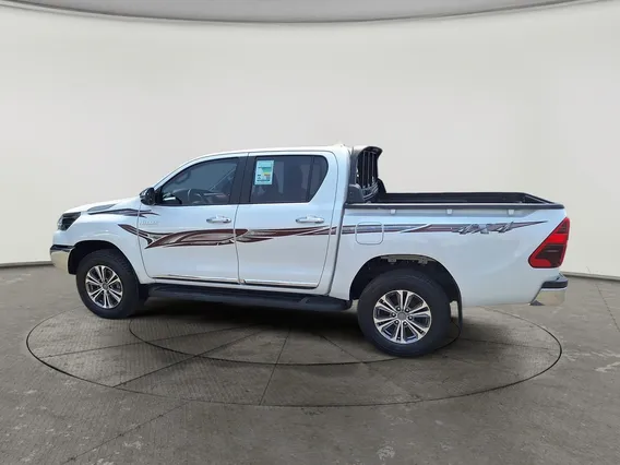 Toyota Hilux SR5 2025 دبل