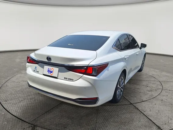 Lexus ES 250 2025 