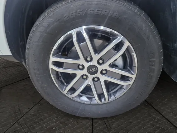 Ford Everest XLS 2025 