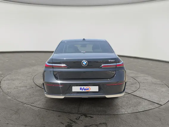 بي ام دبليو الفئة السابعة 735i 2026 