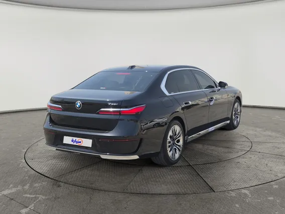 بي ام دبليو الفئة السابعة 735i 2026 