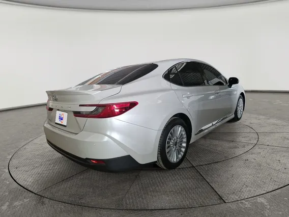 Toyota Camry  LE 2025 