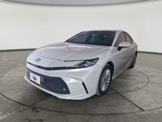 Toyota Camry  LE 2025 