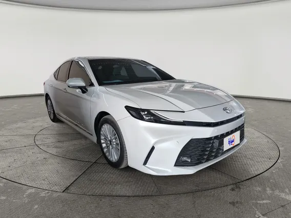 Toyota Camry  LE 2025 