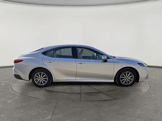 Toyota Camry  E 2025 