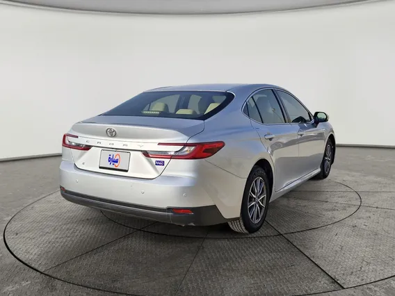 Toyota Camry  E 2025 