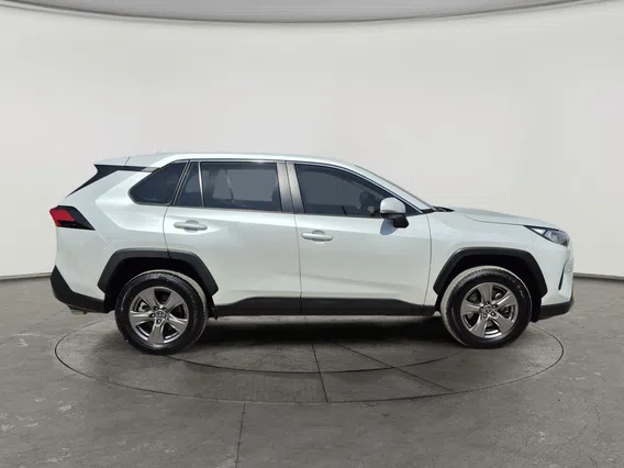 Toyota RAV4 LE 2025 